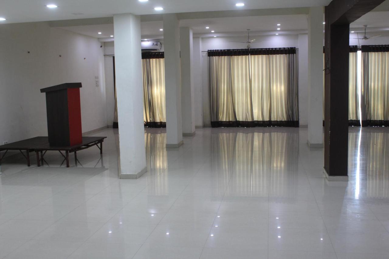 Hotel Ambica Daman Ngoại thất bức ảnh